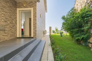 Image of California Villa