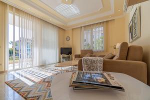Image of Sun Kestel II 2+1 pool and garden view