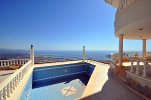 Image of Snowdrop Villa Full View