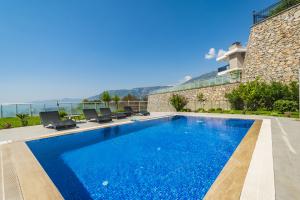 Image of California Villa