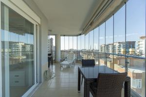 Image of Taya 2+1 Pool and Park view