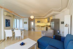 Image of Taya 2+1 Pool and Park view
