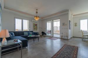 Image of Alcon 15 Sea and Castle view