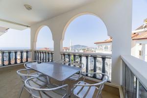 Image of Ocean View Castle & Sea