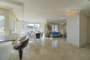 Image of Penthouse South West Corner