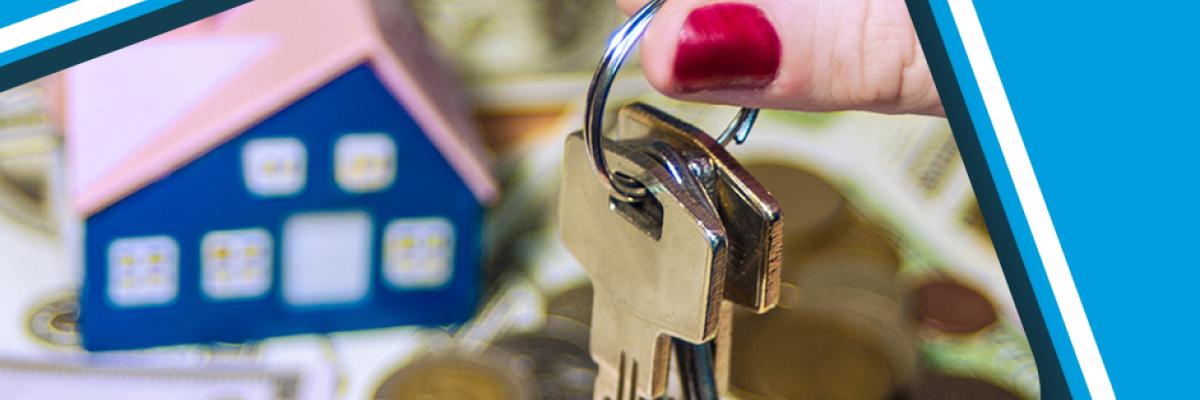 Raktai į jūsų atostogų namus Alanijoje, atspindintys investicijas ir ramų gyvenimo būdą prie Viduržemio jūros.