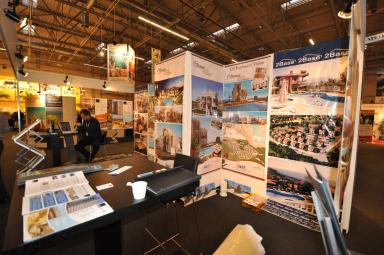 Alanya ferieboliger vist med fantastisk villa og resort-bilder.